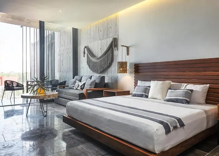 Modern Jungle Boutique W/ Amazing Amenities