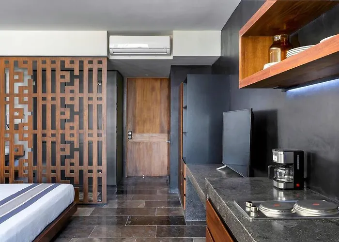 Modern Jungle Boutique W/ Amazing Amenities Apartment